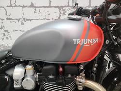 2025 Triumph Bonneville Bobber Bobber Orange
