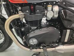 2025 Triumph Bonneville Bobber Bobber Orange