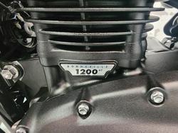 2025 Triumph Bonneville Bobber Bobber Orange