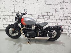 2025 Triumph Bonneville Bobber Bobber Orange