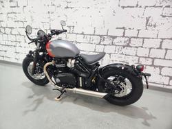 2025 Triumph Bonneville Bobber Bobber Orange
