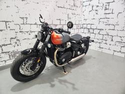 2025 Triumph Bonneville Bobber Bobber Orange