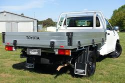 2016 Toyota Hilux Workmate TGN121R 4x2 Glacier White