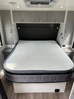 2017 Safari Caravans Legacy 226 Family Van