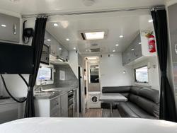 2017 Safari Caravans Legacy 226 Family Van