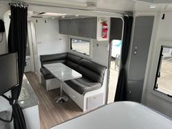 2017 Safari Caravans Legacy 226 Family Van