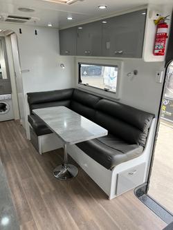 2017 Safari Caravans Legacy 226 Family Van