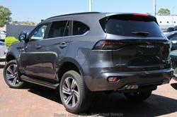 2025 Isuzu
MU-X LS-T