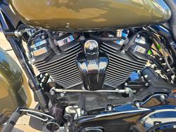 2017 HARLEY-DAVIDSON FLHRXS ROAD KING SPECIAL Green