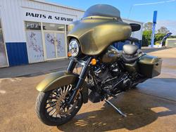 2017 HARLEY-DAVIDSON FLHRXS ROAD KING SPECIAL Green
