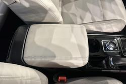 2024 Mahindra XUV700 AX7