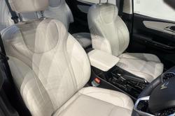 2024 Mahindra XUV700 AX7