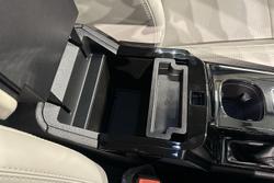 2024 Mahindra XUV700 AX7