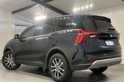 2024 Mahindra XUV700 AX7