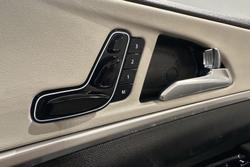 2024 Mahindra XUV700 AX7