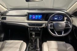 2024 Mahindra XUV700 AX7