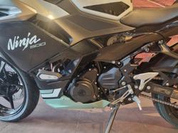 2025 Kawasaki Ninja 500 SE Ninja White