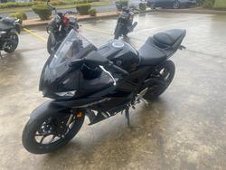 2024 Yamaha YZF-R3 Black