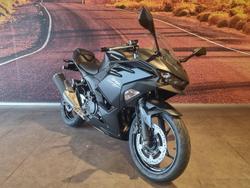 2025 Kawasaki Ninja 500 (EX500G) Ninja Black