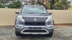 2023 Mitsubishi
Outlander LS