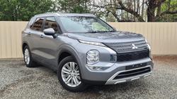 2023 Mitsubishi
Outlander LS