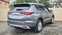 2023 Mitsubishi
Outlander LS