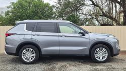 2023 Mitsubishi
Outlander LS