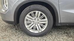 2023 Mitsubishi
Outlander LS