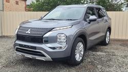 2023 Mitsubishi
Outlander LS