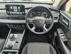 2023 Mitsubishi
Outlander LS