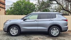 2023 Mitsubishi
Outlander LS