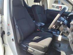 2018 Toyota
                Hilux SR