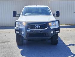 2018 Toyota
                Hilux SR