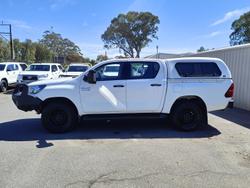 2018 Toyota
                Hilux SR