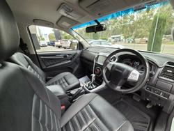 2020 Isuzu
MU-X LS-T