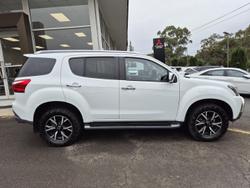 2020 Isuzu
MU-X LS-T