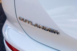 2022 Mitsubishi
                Outlander ES
