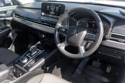 2022 Mitsubishi
                Outlander ES
