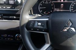 2022 Mitsubishi
                Outlander ES