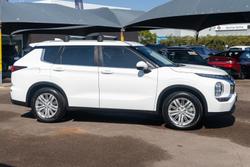 2022 Mitsubishi
                Outlander ES