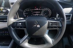 2022 Mitsubishi
                Outlander ES