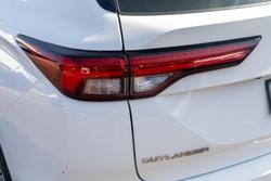 2022 Mitsubishi
                Outlander ES