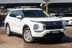 2022 Mitsubishi
                Outlander ES