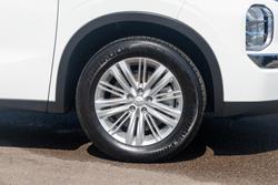 2022 Mitsubishi
                Outlander ES
