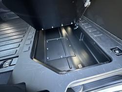 2024 Land Rover Defender 110 D250 Hard Top S