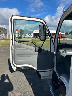 2025 Hino 616 - 300 Series 616