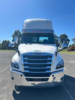 2025 Freightliner Cascadia Cascadia 126