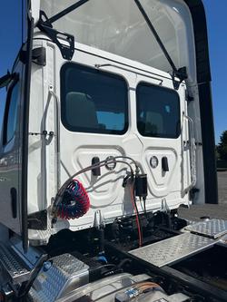 2025 Freightliner Cascadia Cascadia 126