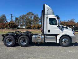 2025 Freightliner Cascadia Cascadia 126