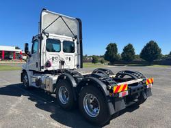 2025 Freightliner Cascadia Cascadia 126